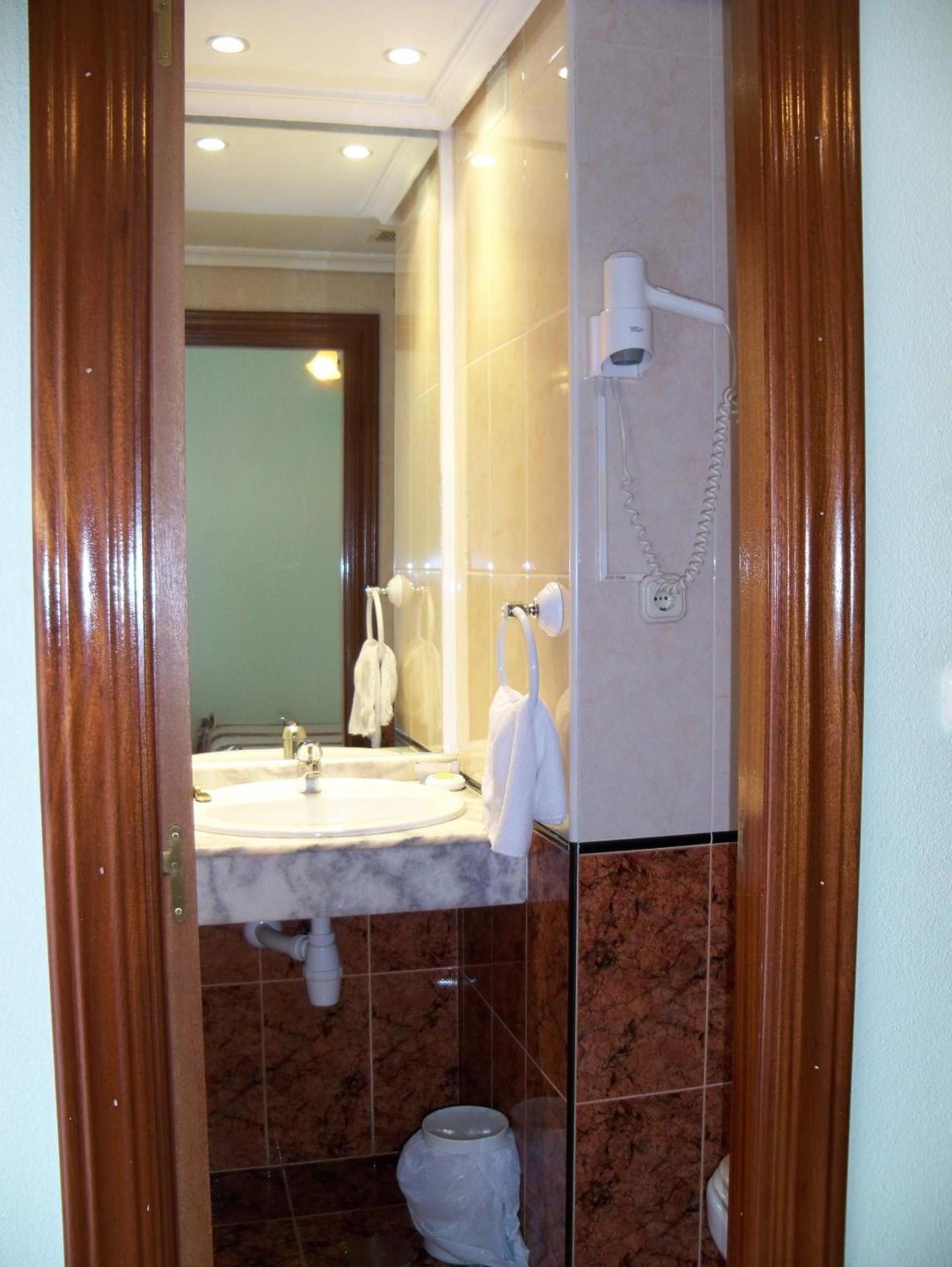 Hostal Virgen Del Villar Laguna de Duero Zewnętrze zdjęcie