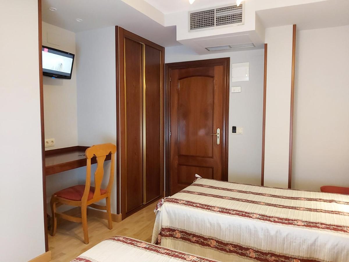 Hostal Virgen Del Villar Laguna de Duero Zewnętrze zdjęcie