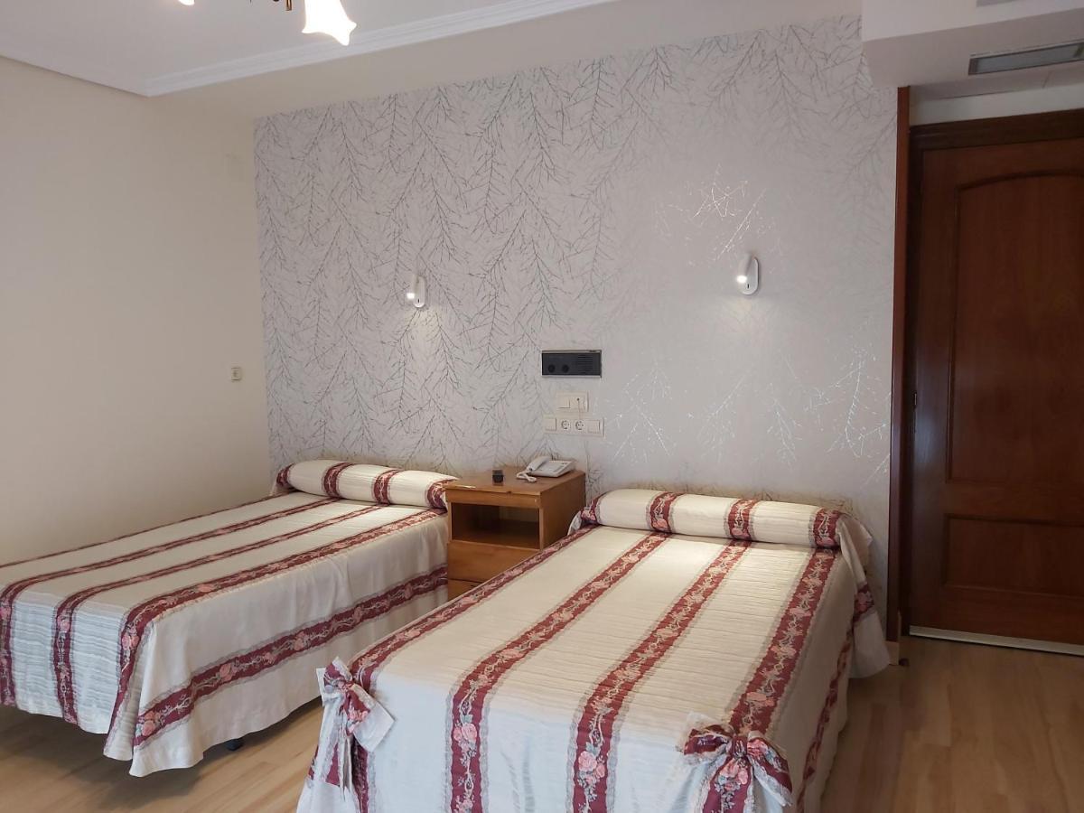 Hostal Virgen Del Villar Laguna de Duero Zewnętrze zdjęcie